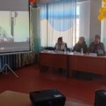 Кесиптеш эне:баланы тарбиялоо жана кесиптик ийгиликти бирге көтөрүү